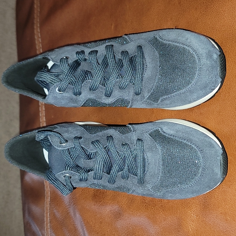 Brand New Women's Geox sneakers size 8